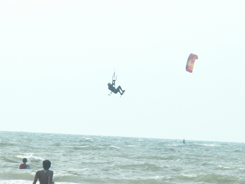 飛到半空中的風箏式風浪板 at  龍鳳漁港 海水浴場 假日之森