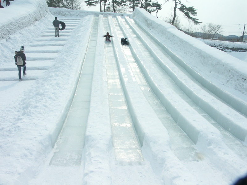 大沼公園 冰溜滑梯