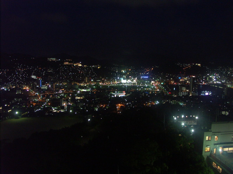 旅館頂樓遠眺長崎的夜景